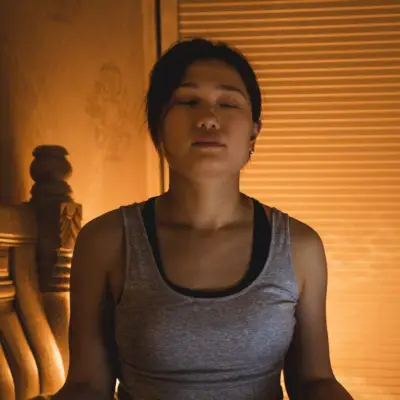 Sådan mediterer du i sengen: 6 teknikker til dybere søvn