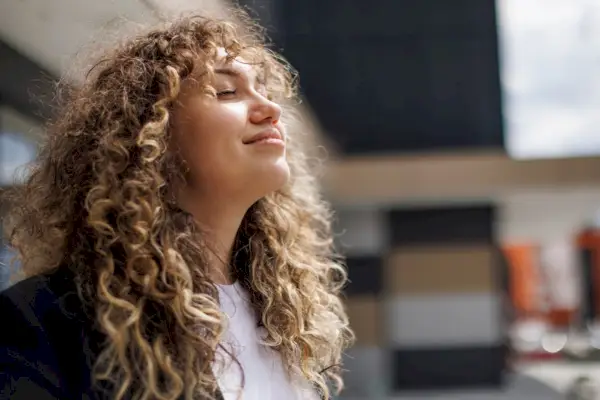 Sådan bruger du meditation til produktivitet og forbedret fokus