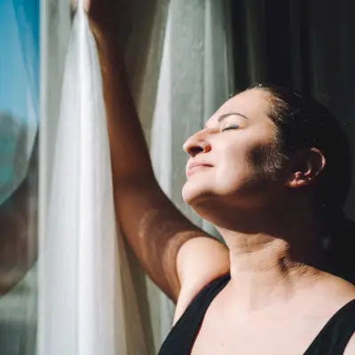 איך להיות יותר מודע: 6 תרגולים יומיומיים לשיפור המודעות