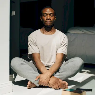 Hogyan üljünk meditációhoz: 5 ülőhelyzetet próbáljunk ki