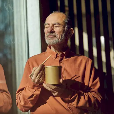 Meditacija med odmorom za kosilo: kako biti pozoren med delovnim dnem