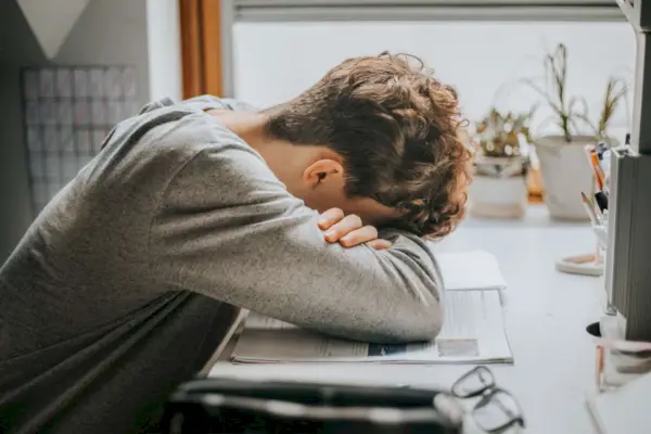 Social jetlag: hvad er det, og hvordan det påvirker søvn og sundhed