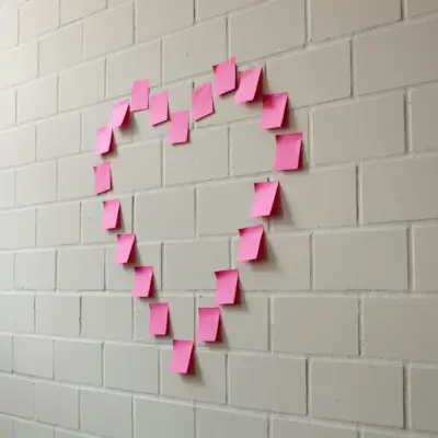 كيفية استخدام التأكيدات الإيجابية لدعم صحتك العقلية ورفاهيتك