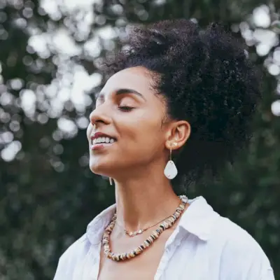 كيف *في الواقع* تمارس التعاطف مع الذات؟ جرب هذه التمارين الخمسة