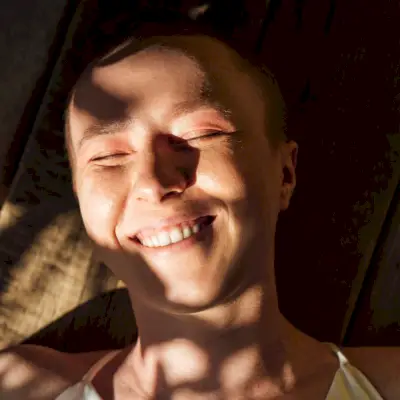 웃는 요가: 정의, 이점, 수련 방법