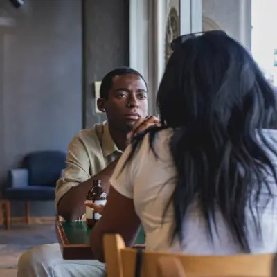 10 oznak, że jesteś w toksycznej przyjaźni (i jak ją zakończyć)