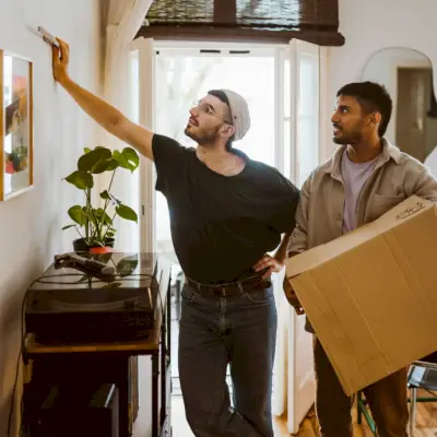함께 이사하시나요? 스트레스를 줄이기 위한 9가지 주의 깊은 팁을 시도해 보세요