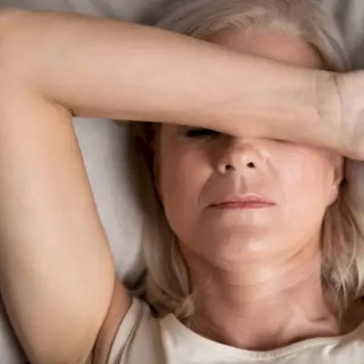 إليك ما تحتاج إلى معرفته عن انقطاع الطمث والنوم