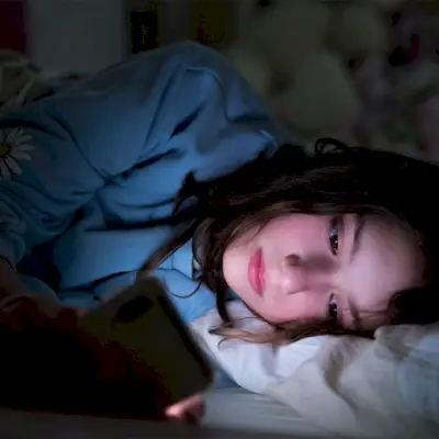 Освета одлагање пре спавања је разлог зашто остајете будни до касно скролујући