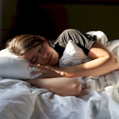 שנת REM לעומת שינה עמוקה (וכמה אתה צריך משניהם?)