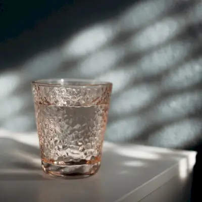 Trebate li piti vodu prije spavanja? Kako utječe na san