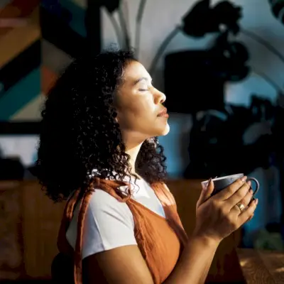 Mantrák a szorongás kezelésére: 10 figyelmes mantra a megkönnyebbülés megtalálásához