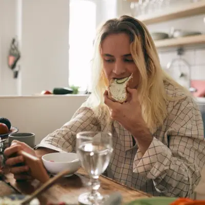 ストレス過食：感情的な過食を克服するための 5 つの戦略