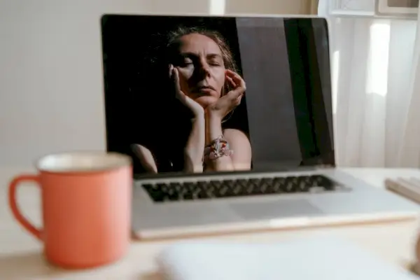 Tükenmişlikten nasıl kurtulursunuz: İyileşmenizi desteklemenin 13 yolu