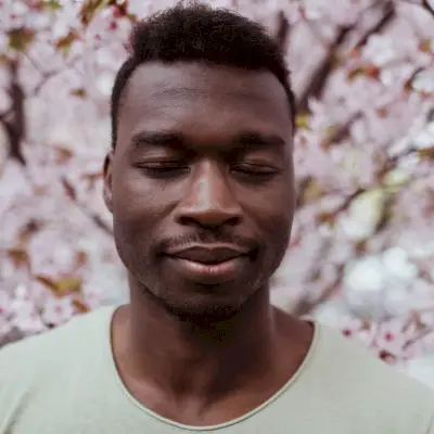 Kako smiriti napadaj tjeskobe: 10 brzih načina da se uzemljite