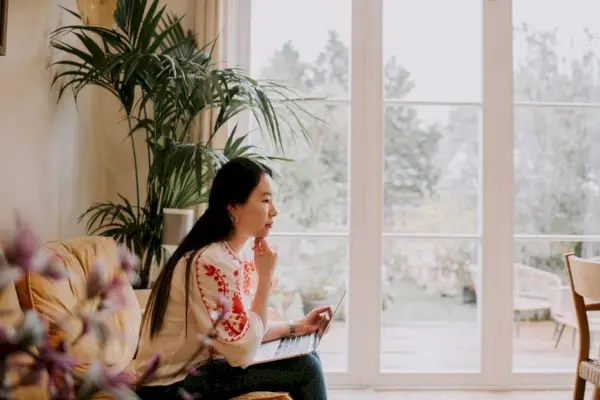 Kā tikt galā ar kropļojošu trauksmi (plus pazīmes un cēloņi)