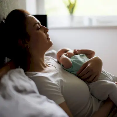 Doğum sonrası kaygı: belirtiler, semptomlar ve başa çıkmanın 10 yolu