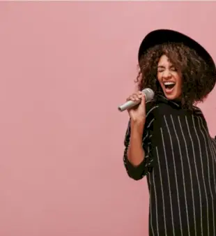 220 kreative kvinnelige scenenavn