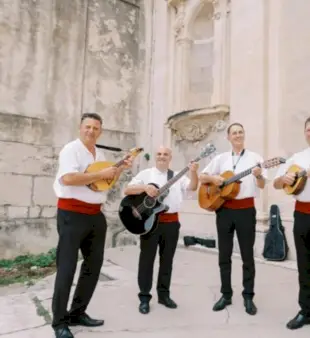 100 név a kvartett számára